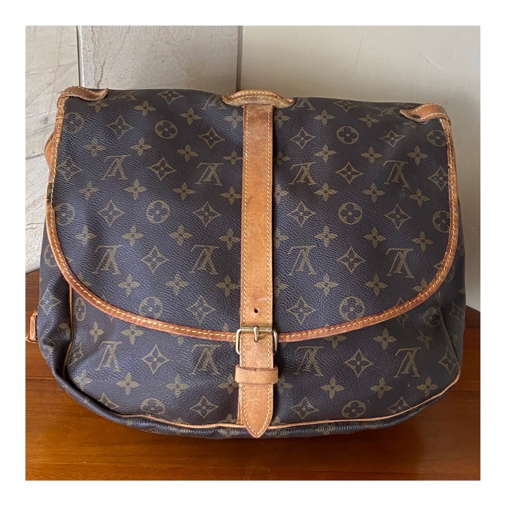 AUTHENTIC LOUIS VUITTON SAUMUR 35 CROSSBODY BAG - Picture 2 of 14